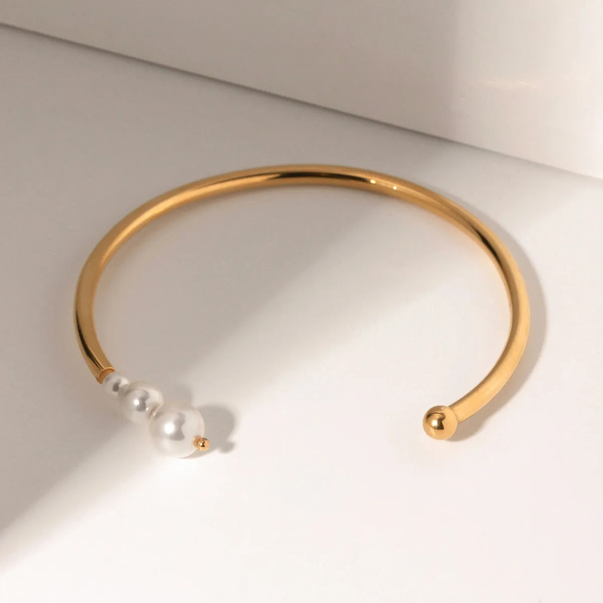 IG Style Solid Color 304 Stainless Steel Imitation Pearl 18K Gold Plated Bangle In Bulk