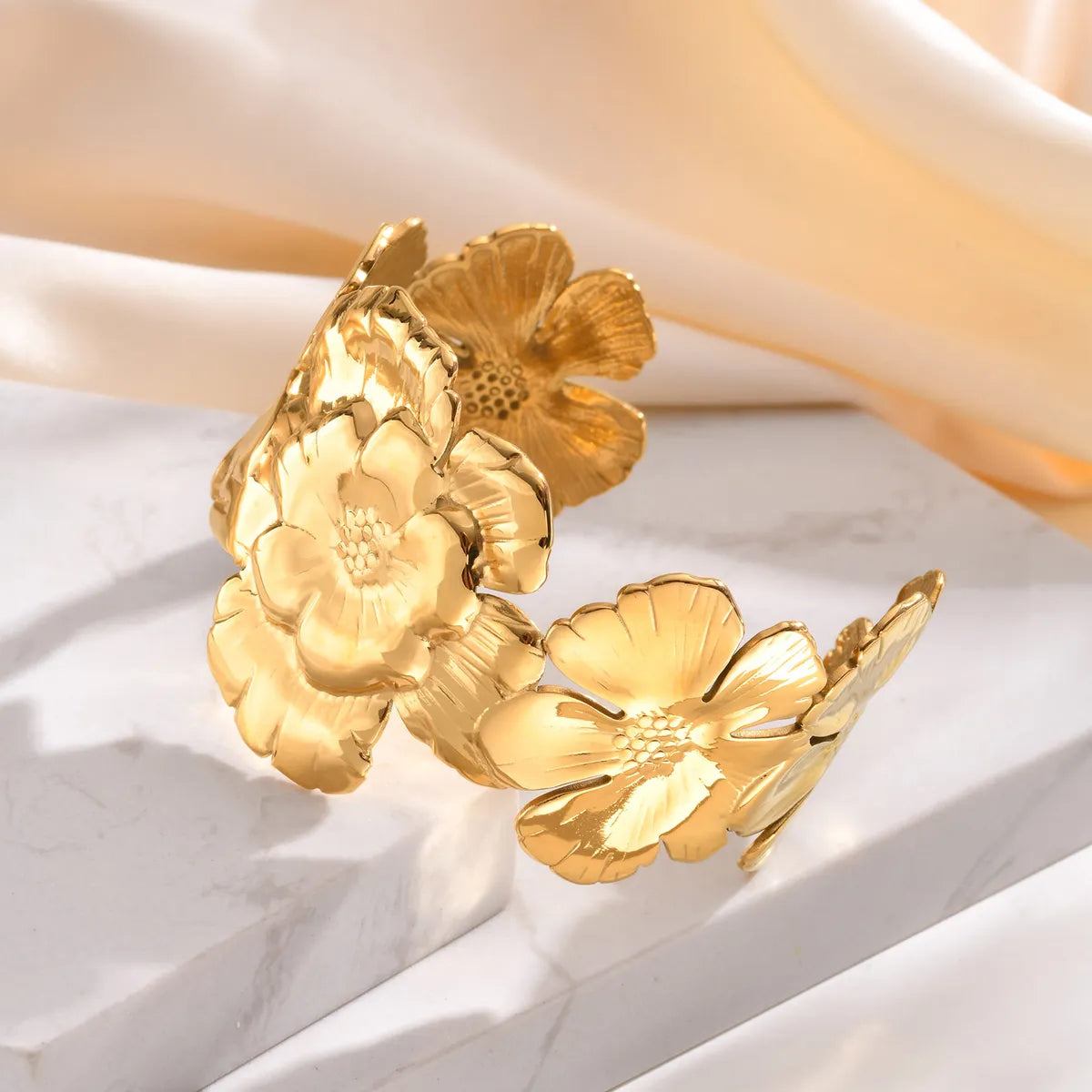 IG Style Streetwear Oversized Flower 304 Stainless Steel 18K Gold Plated Wide Bracelet In Bulk