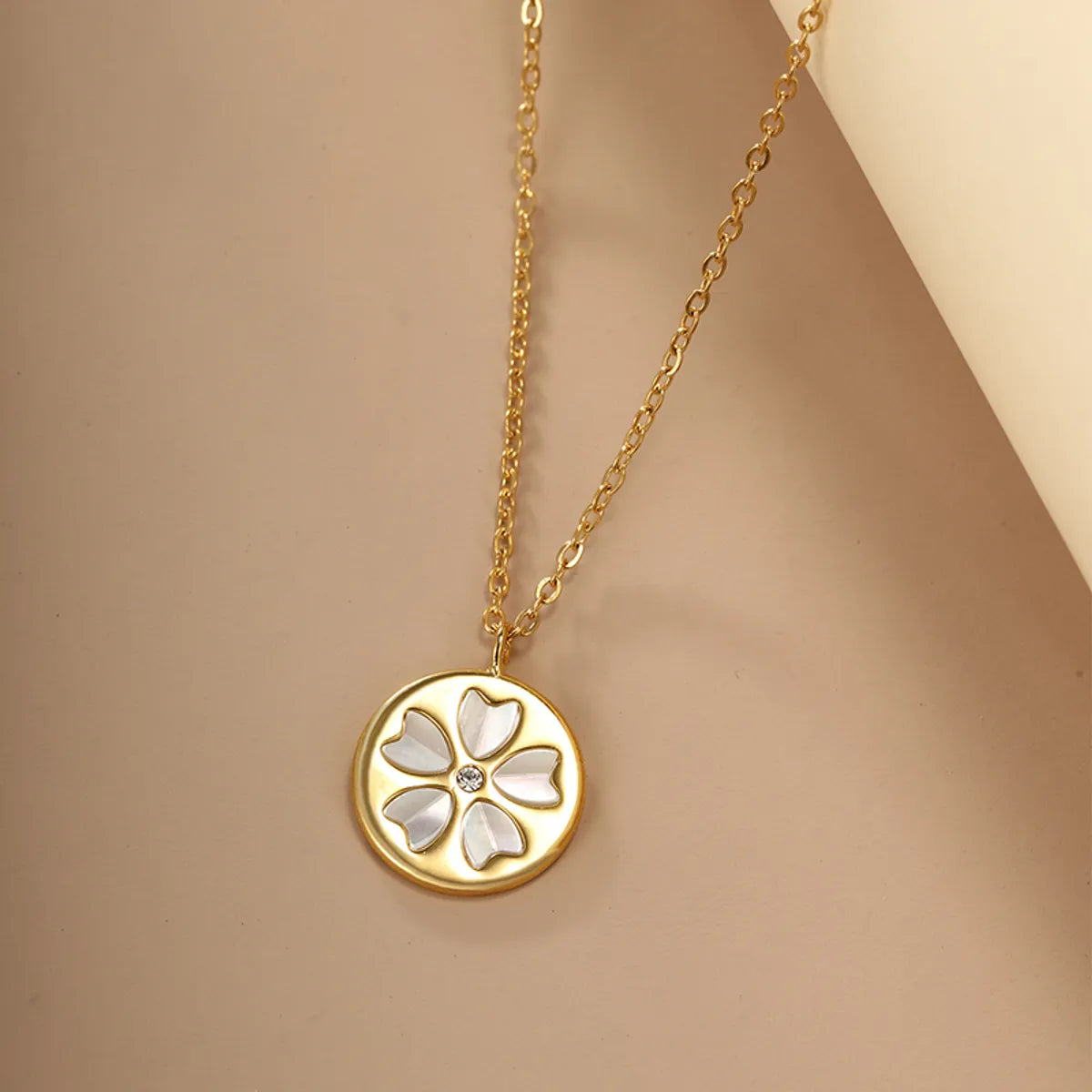 Ig Style Xuping Sun Crown Butterfly Copper Alloy Plating Hollow Out Inlay Artificial Diamond 14k Gold Plated 24k Gold Plated Women's Pendant Necklace