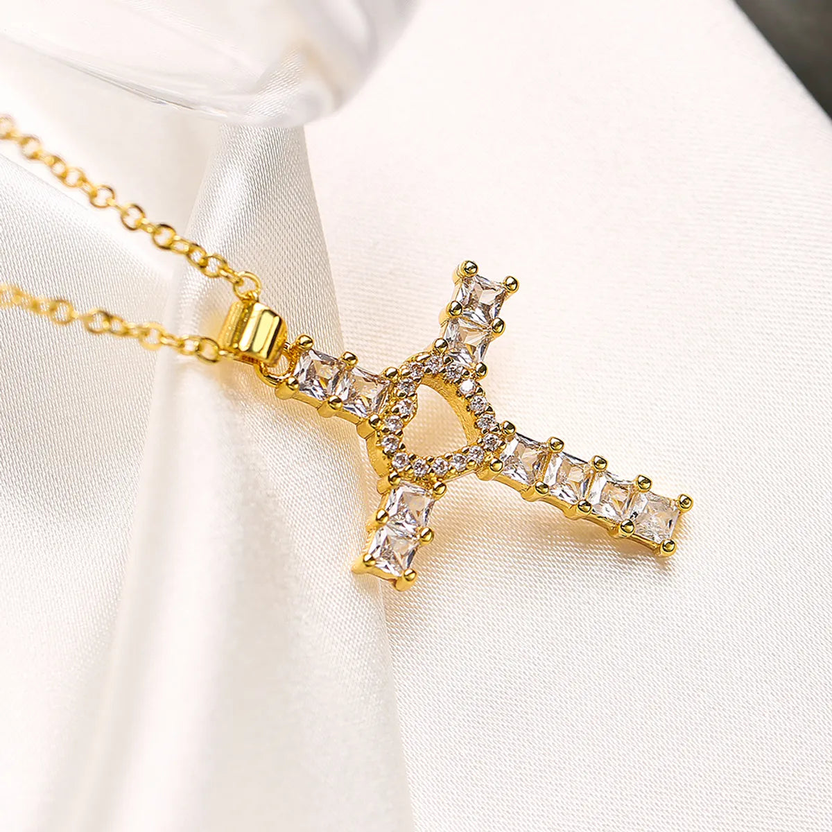 Ins Style Cross Heart Shape Copper 18k Gold Plated Zircon Pendant Necklace In Bulk