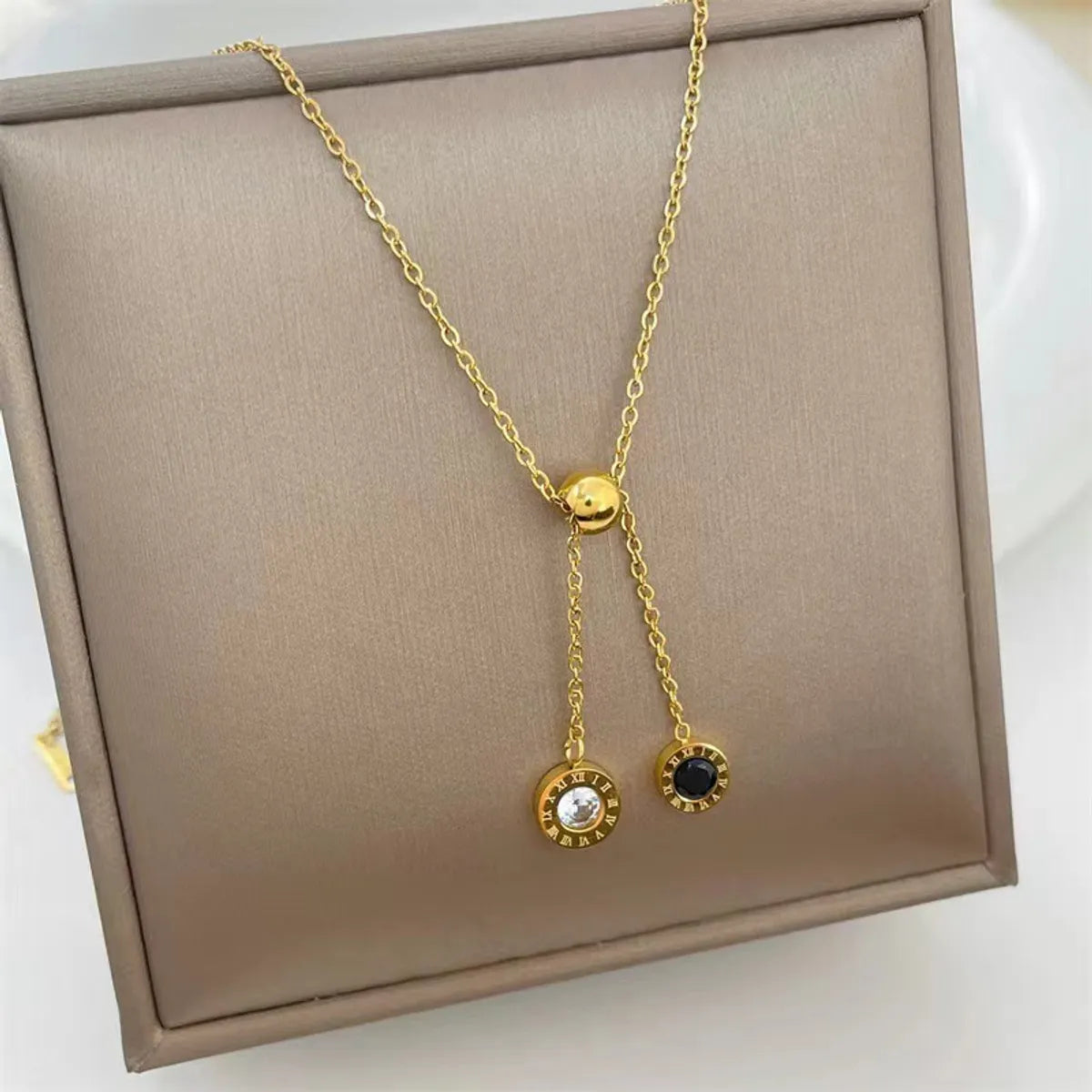 Ins Style Round Titanium Steel Inlay Zircon 18k Gold Plated Pendant Necklace