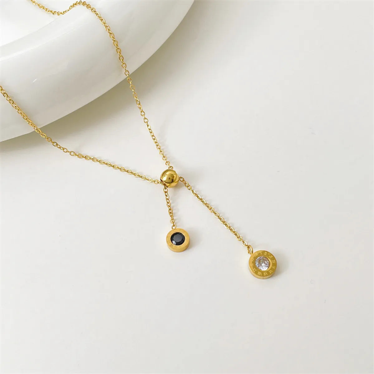 Ins Style Round Titanium Steel Inlay Zircon 18k Gold Plated Pendant Necklace