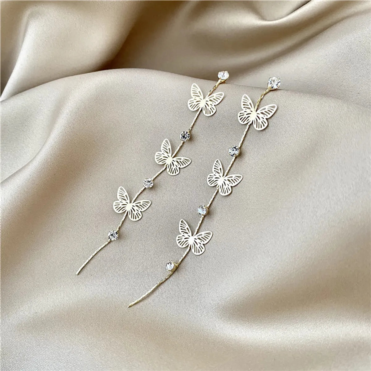 1 Pair Ins Style Simple Style Butterfly Hollow Out Inlay Alloy Rhinestones Drop Earrings