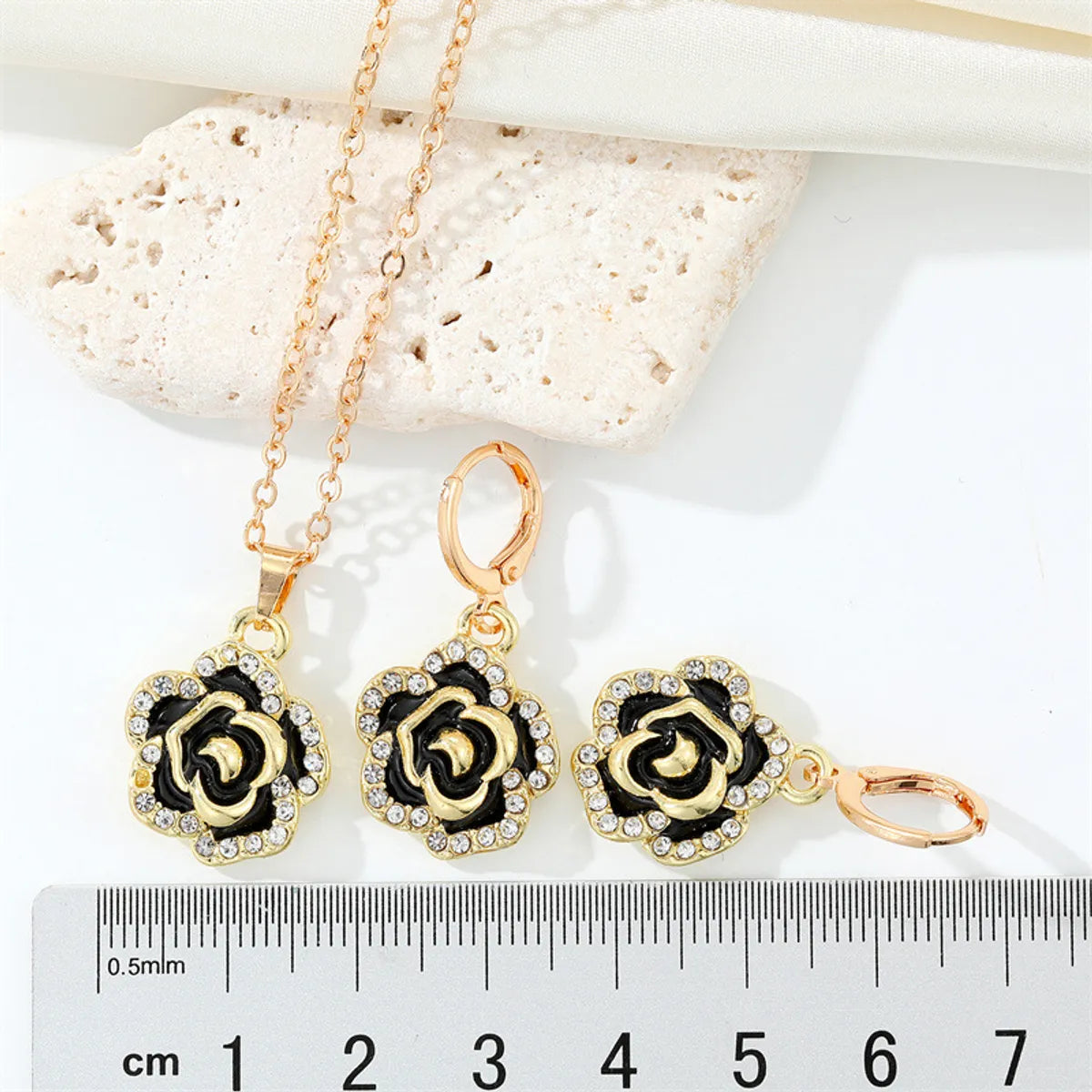 Cross-Border Sold Jewelry European Retro Full Diamond Black Rose Earrings And Necklace Set Flower Pendant Ear Ring Female