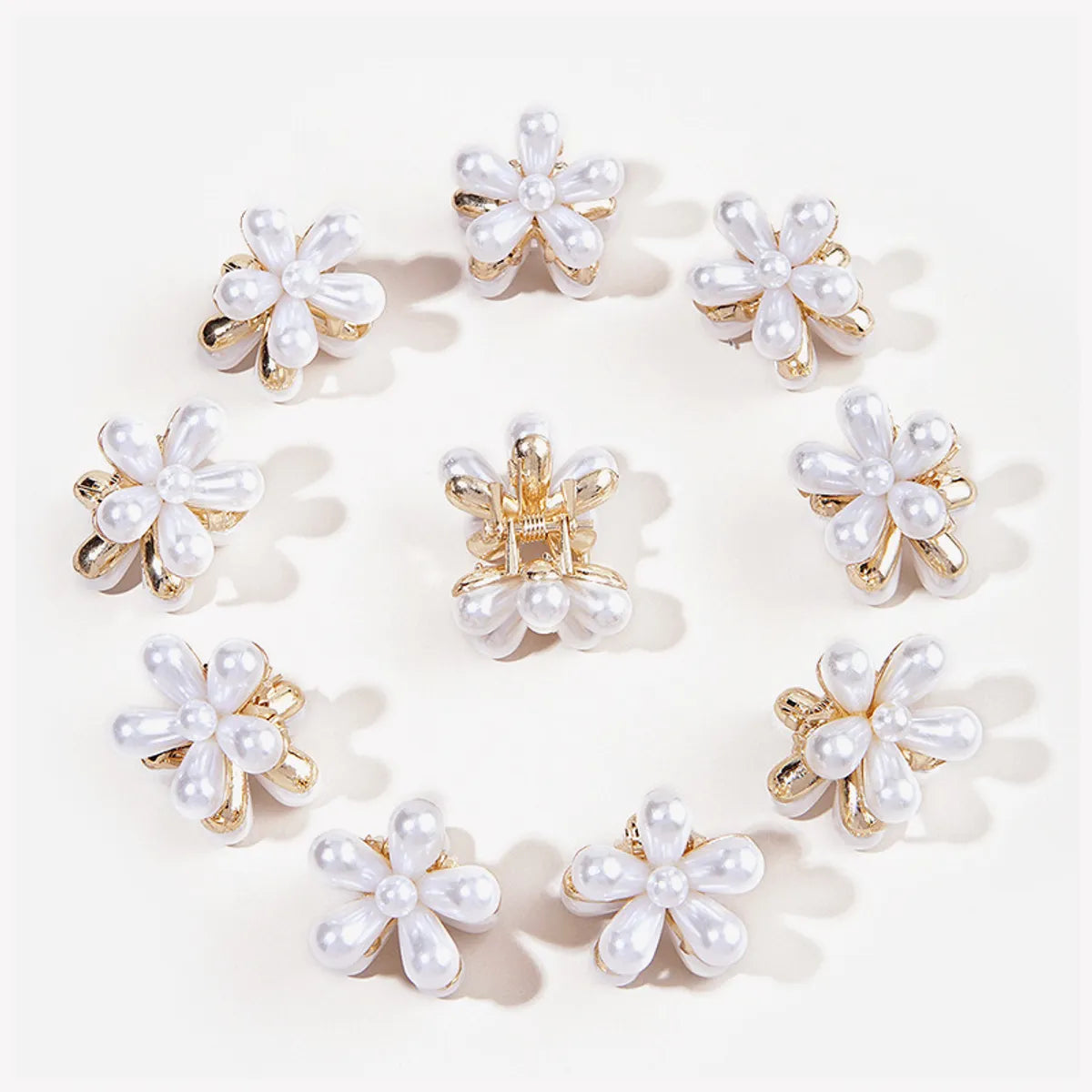 Korean Retro Pearl Daisy Flower Hairpin