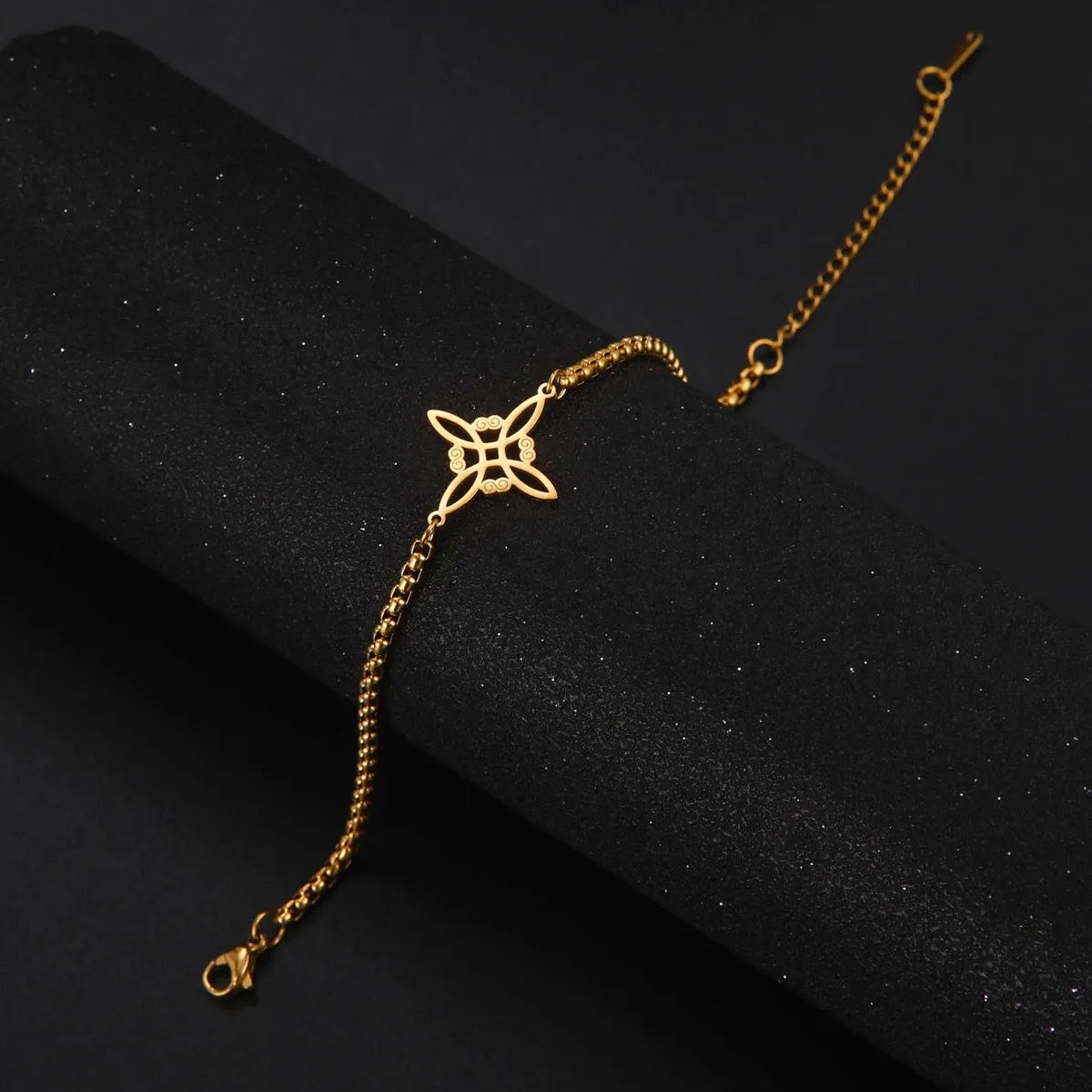 Korean Style Hot Sale Factory Direct Deliver Versatile Witch Knot S-Shaped Double Hole Pendant Box Chain Stainless Steel Bracelet