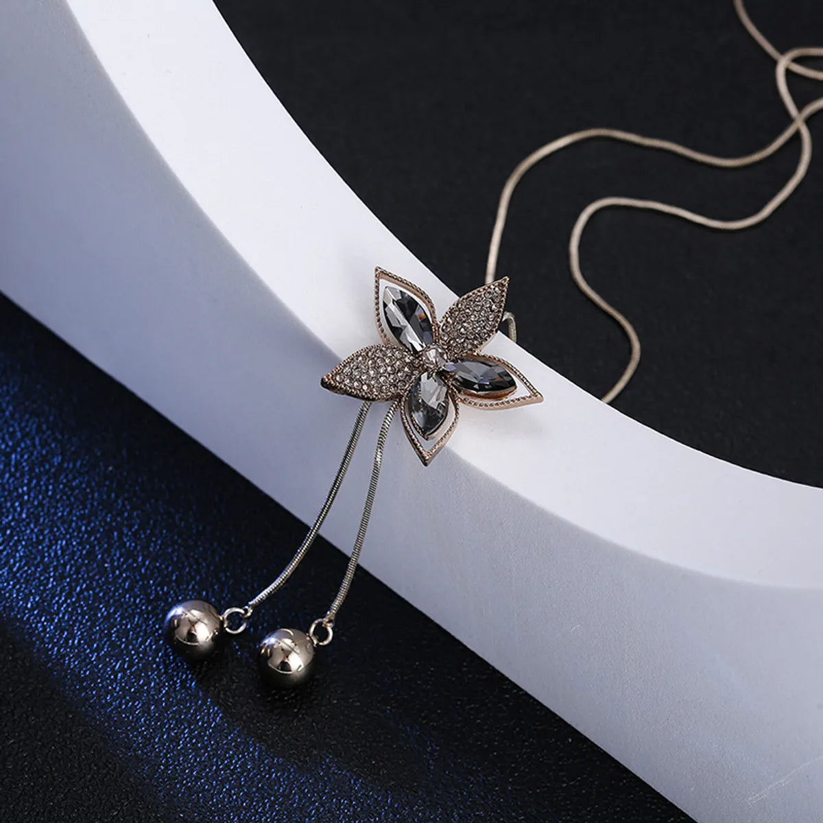 Lady Flower Alloy Copper Inlay Rhinestones Women's Sweater Chain Long Necklace