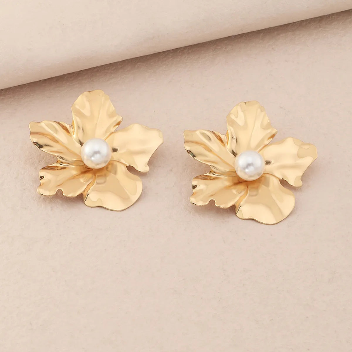 Lady Flower Alloy Plating Inlay Artificial Pearls Women'S Ear Studs