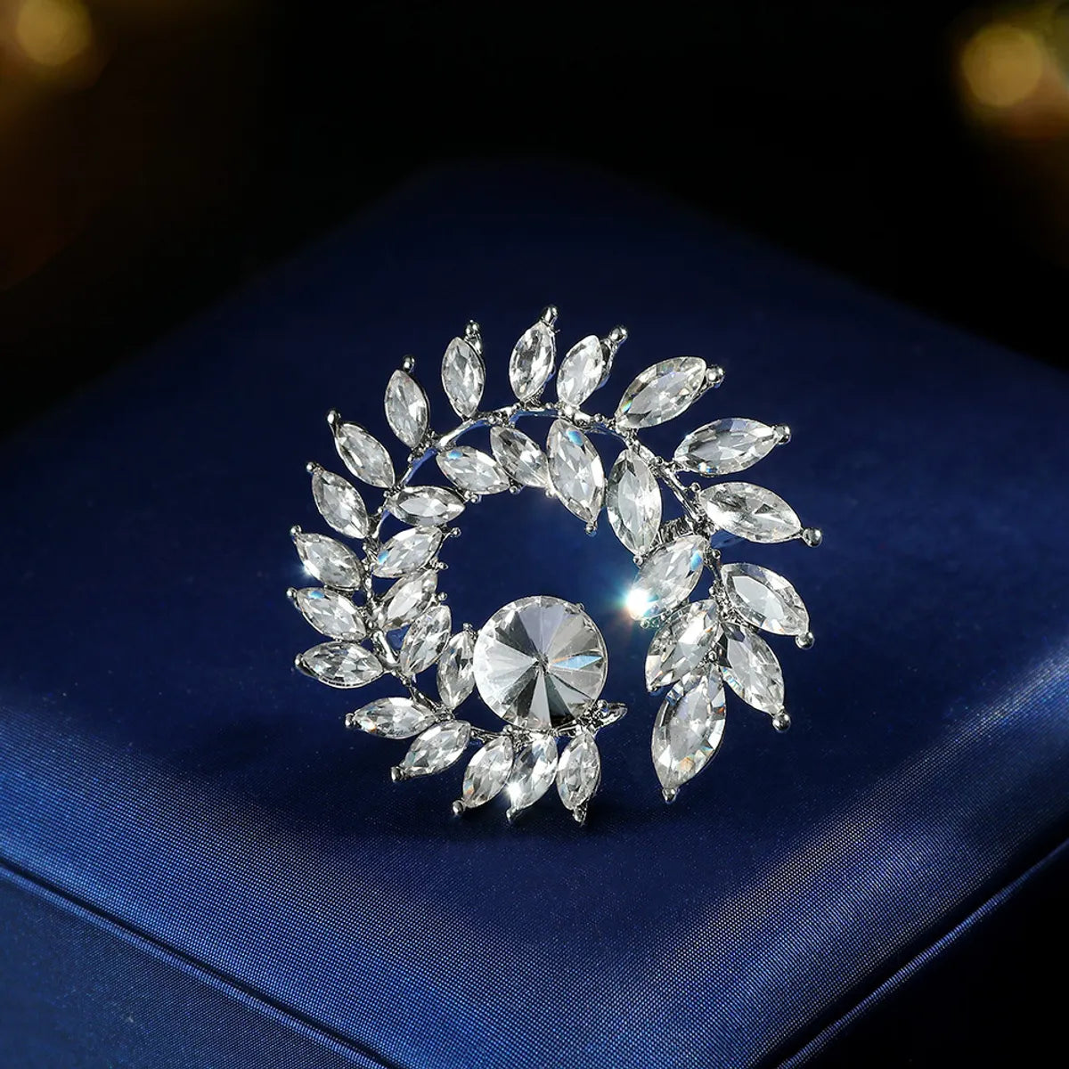 Lady Leaf Alloy Plating Inlay Artificial Crystal Unisex Brooches