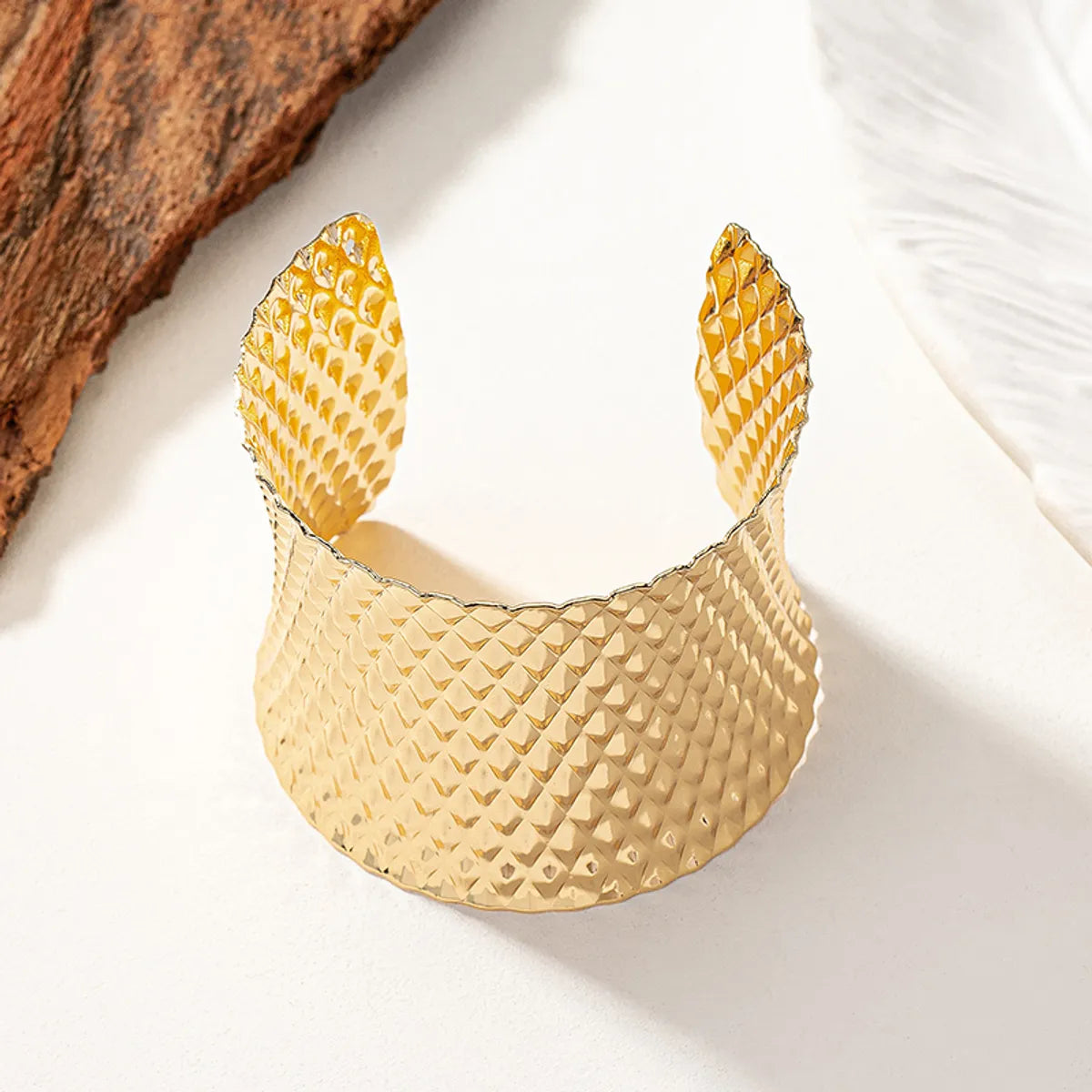 Lady Solid Color Alloy Plating 14k Gold Plated Women'S Cuff Bracelets