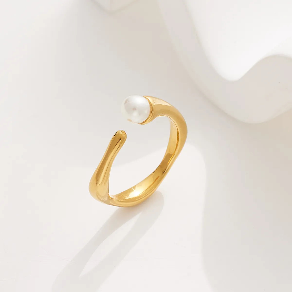 Lady Solid Color Stainless Steel Titanium Steel Plating Inlay Pearl 18k Gold Plated Open Rings