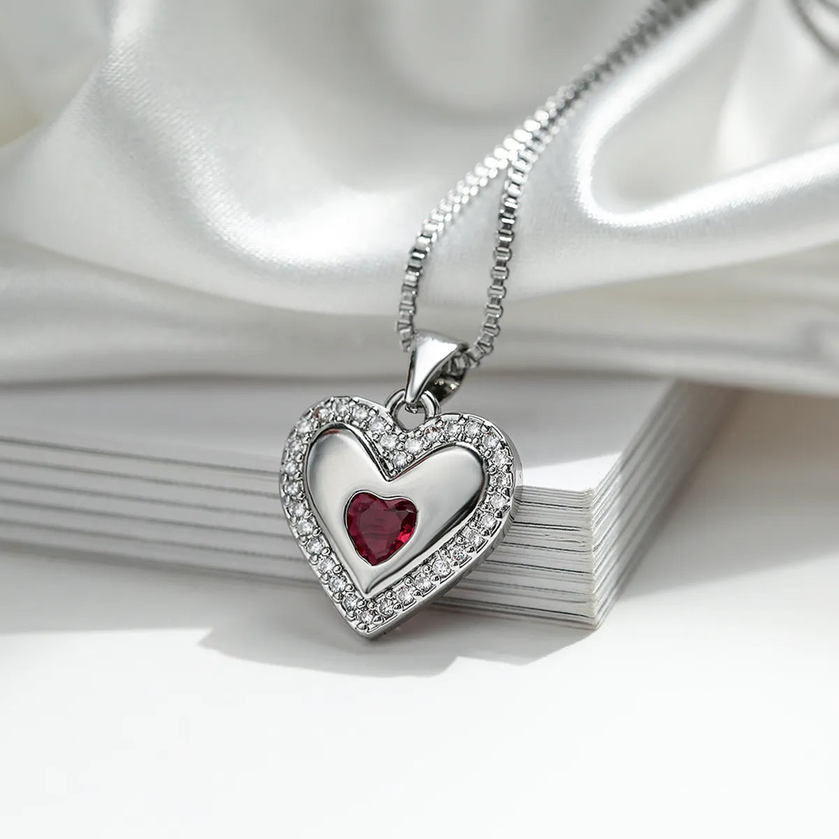 Lady Sweet Simple Style Heart Shape Copper 18k Gold Plated White Gold Plated Zircon Pendant Necklace In Bulk