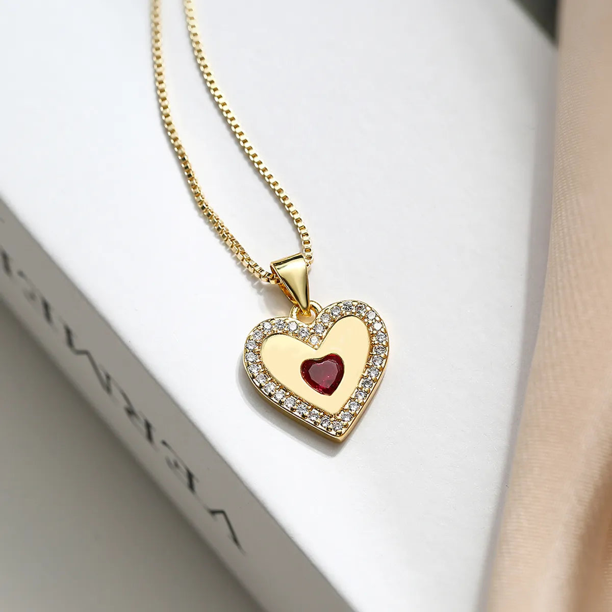 Lady Sweet Simple Style Heart Shape Copper 18k Gold Plated White Gold Plated Zircon Pendant Necklace In Bulk