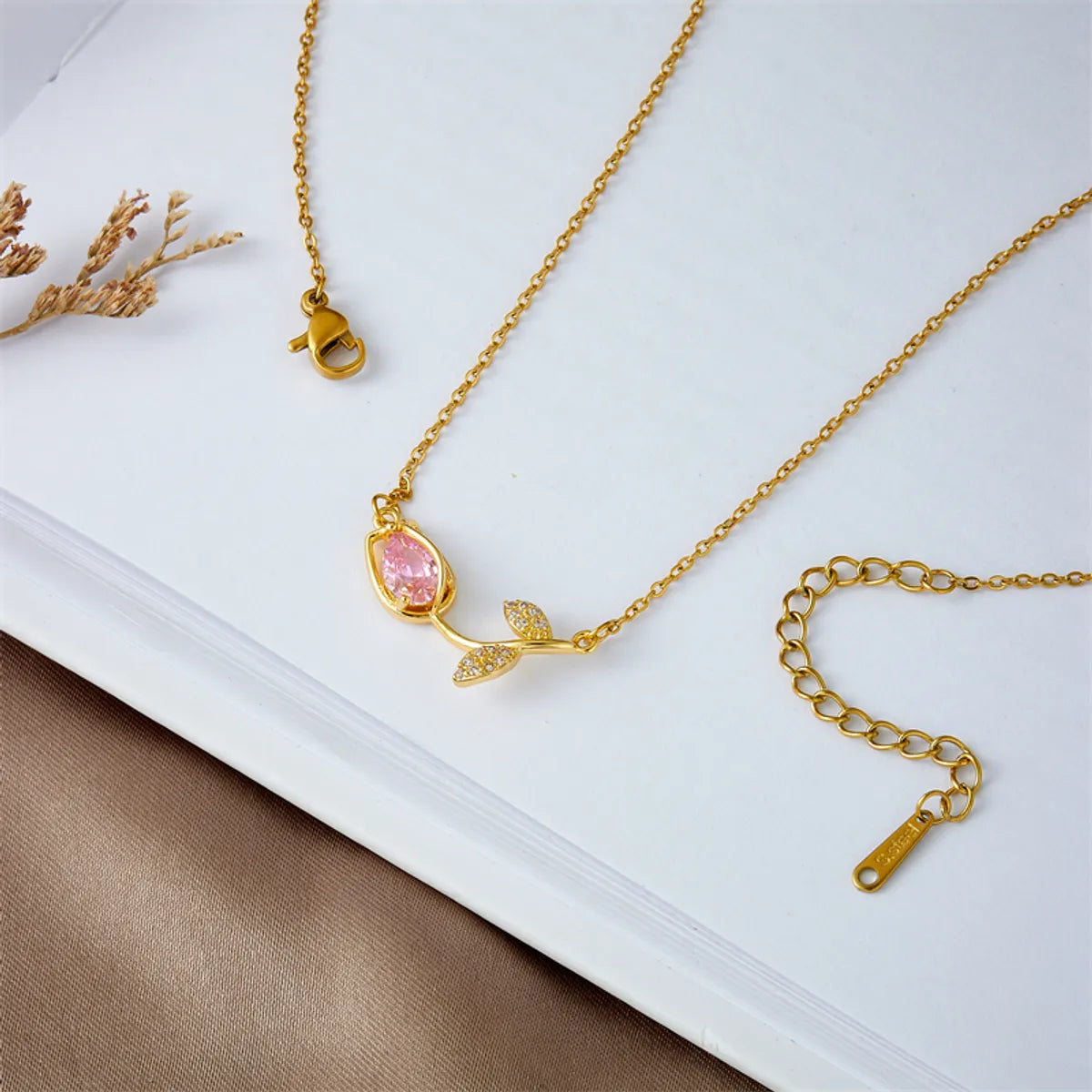 Lady Tulip Stainless Steel Copper Plating Inlay Zircon 18k Gold Plated Necklace