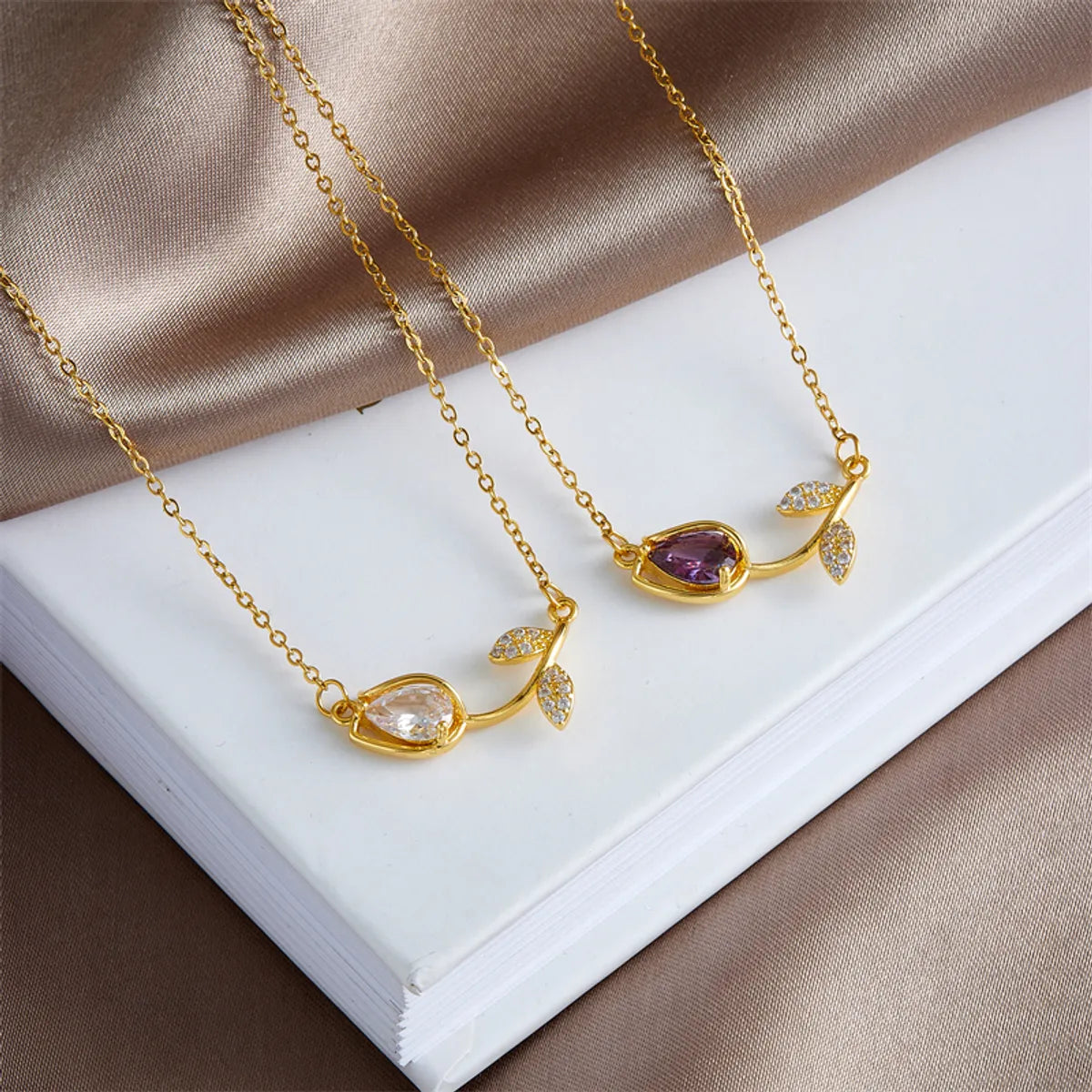 Lady Tulip Stainless Steel Copper Plating Inlay Zircon 18k Gold Plated Necklace