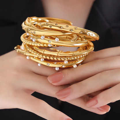 Luxurious Baroque Style Shiny Solid Color Titanium Steel Plating Inlay Artificial Pearls Zircon 18k Gold Plated Bangle