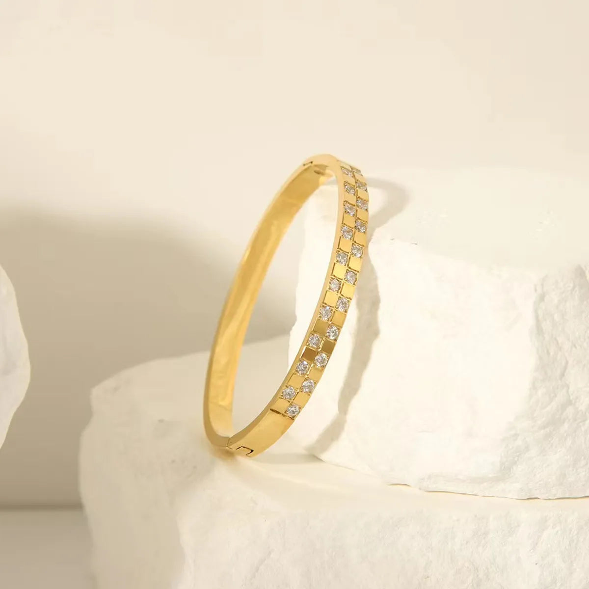 Luxurious Classic Style Solid Color Titanium Steel 18K Gold Plated Zircon Bangle In Bulk