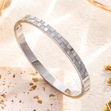 Luxurious Classic Style Solid Color Titanium Steel 18K Gold Plated Zircon Bangle In Bulk