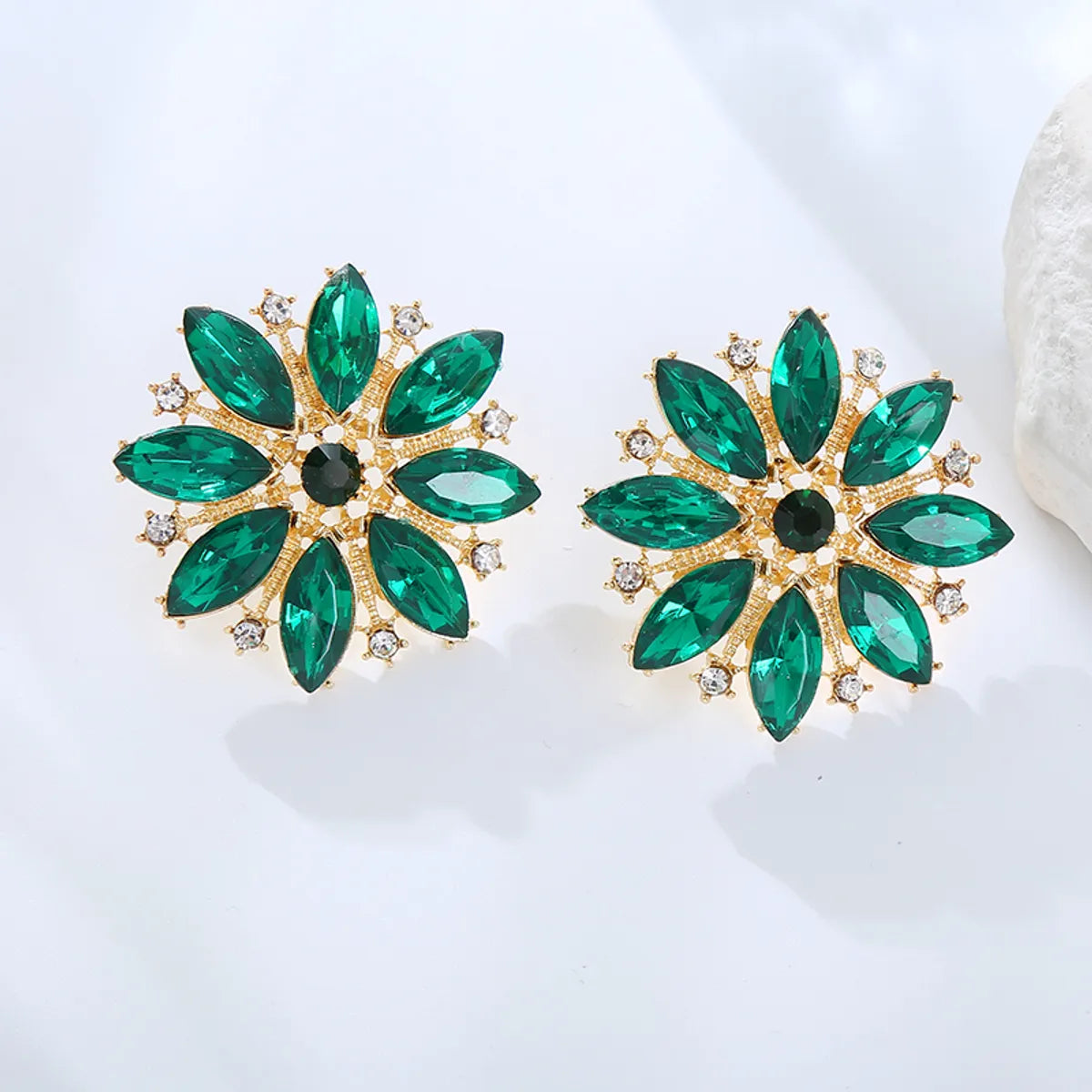 Luxurious Flower Alloy Inlay Rhinestones Gold Plated Women'S Ear Studs