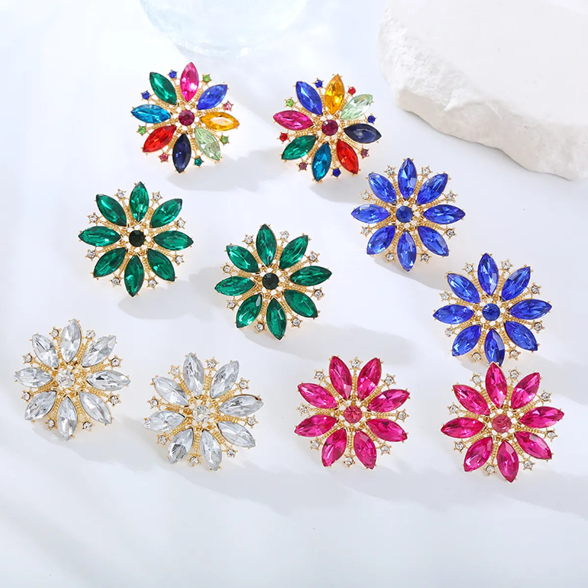 Luxurious Flower Alloy Inlay Rhinestones Gold Plated Women'S Ear Studs