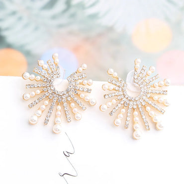 Luxurious Flower Alloy Plating Artificial Pearls Rhinestones Women's Ear Studs 1 Pair