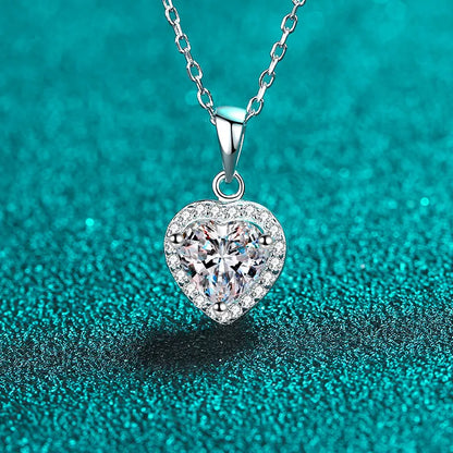 Luxurious Heart Shape Sterling Silver Moissanite Zircon Pendant Necklace In Bulk