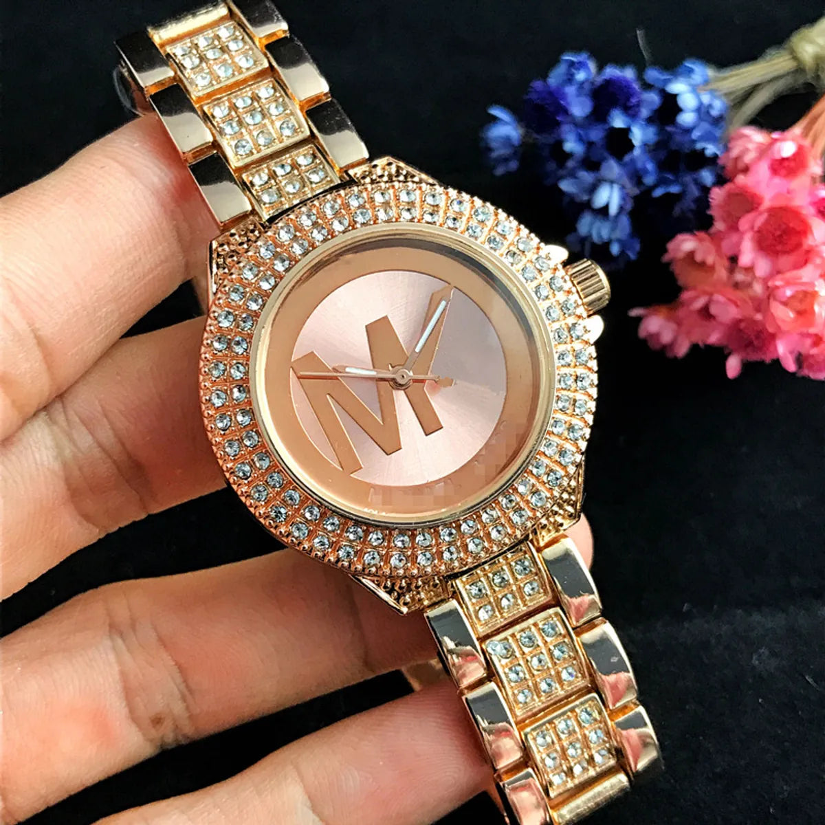 Luxurious Letter Solid Color Single Folding Buckle Quartz Women'S Watches