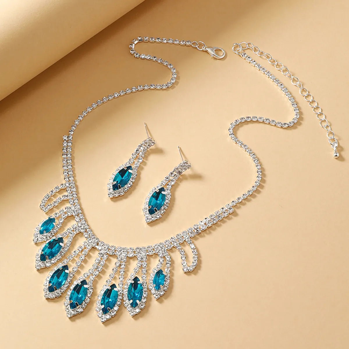 Luxurious Queen Solid Color Alloy Plating Inlay Rhinestones Silver Plated Women'S Jewelry Set