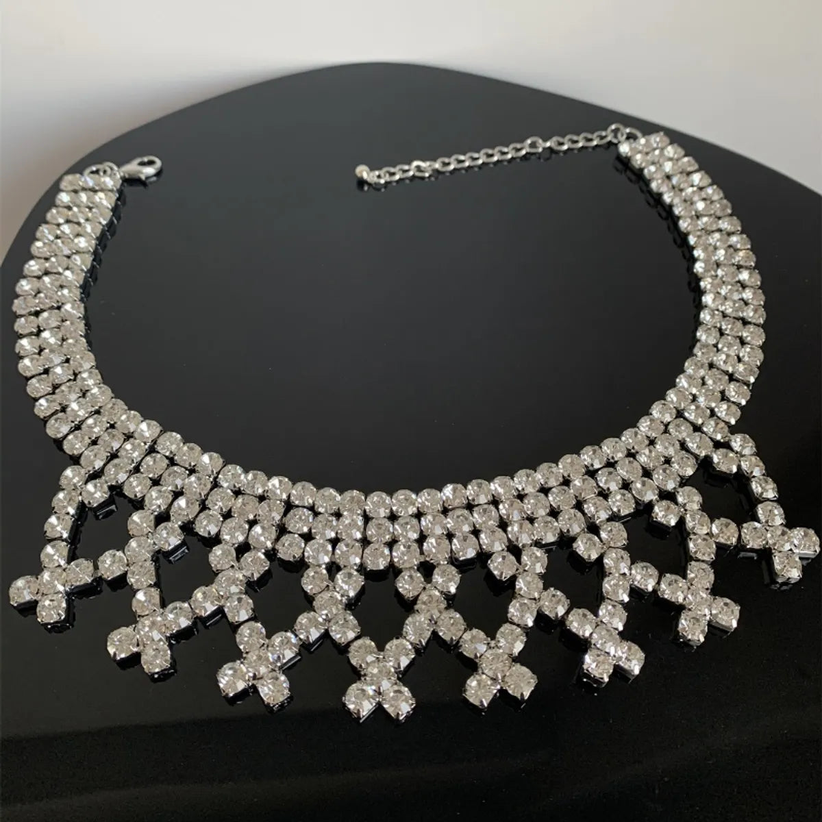 Luxurious Solid Color Silver Plated Rhinestones Alloy Wholesale Necklace