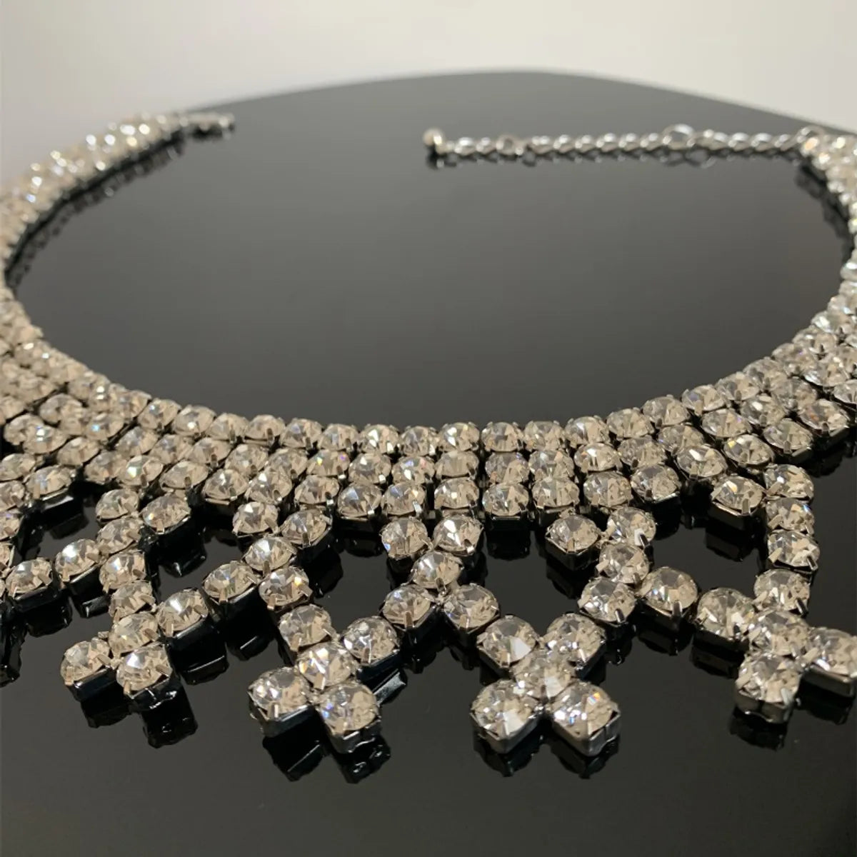 Luxurious Solid Color Silver Plated Rhinestones Alloy Wholesale Necklace