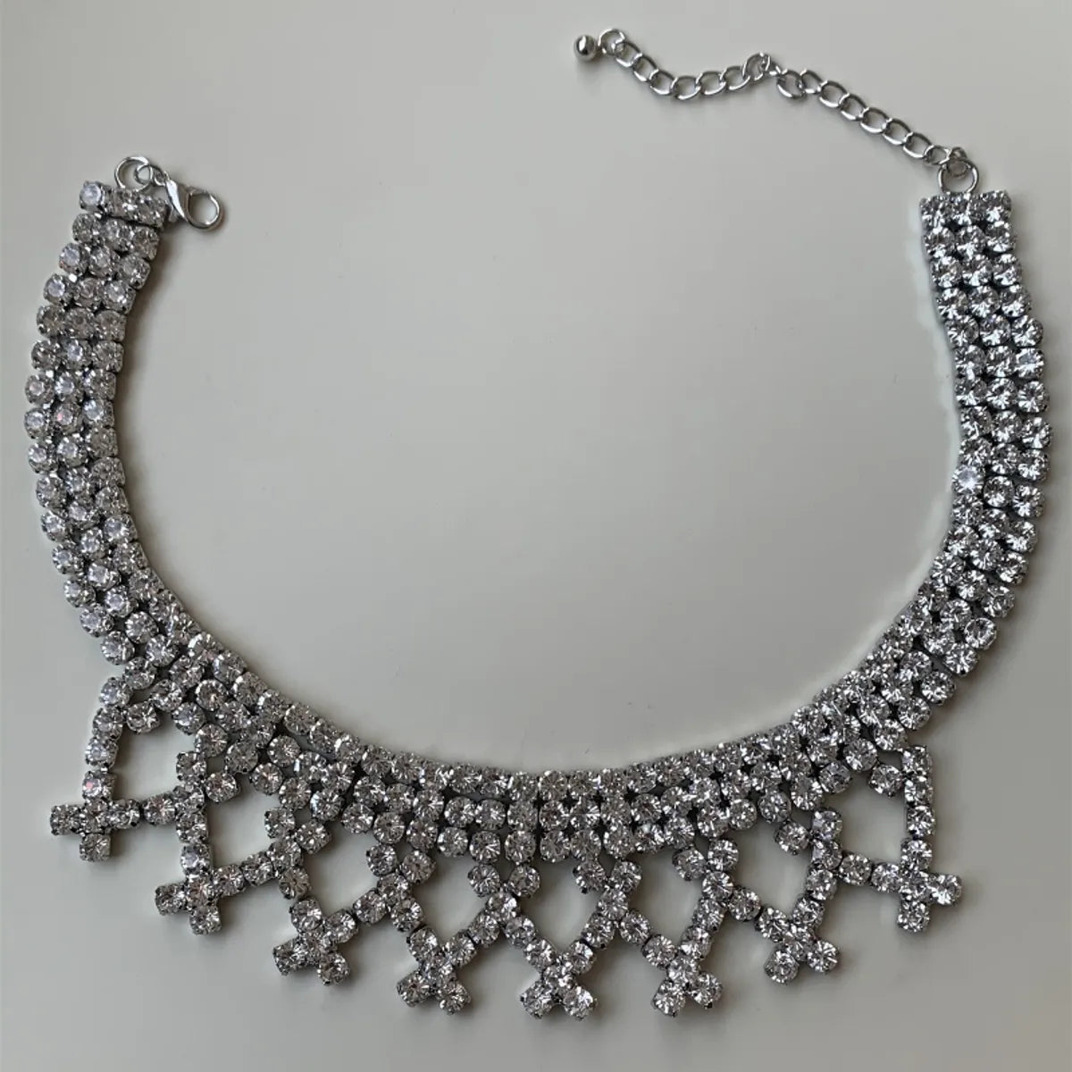 Luxurious Solid Color Silver Plated Rhinestones Alloy Wholesale Necklace