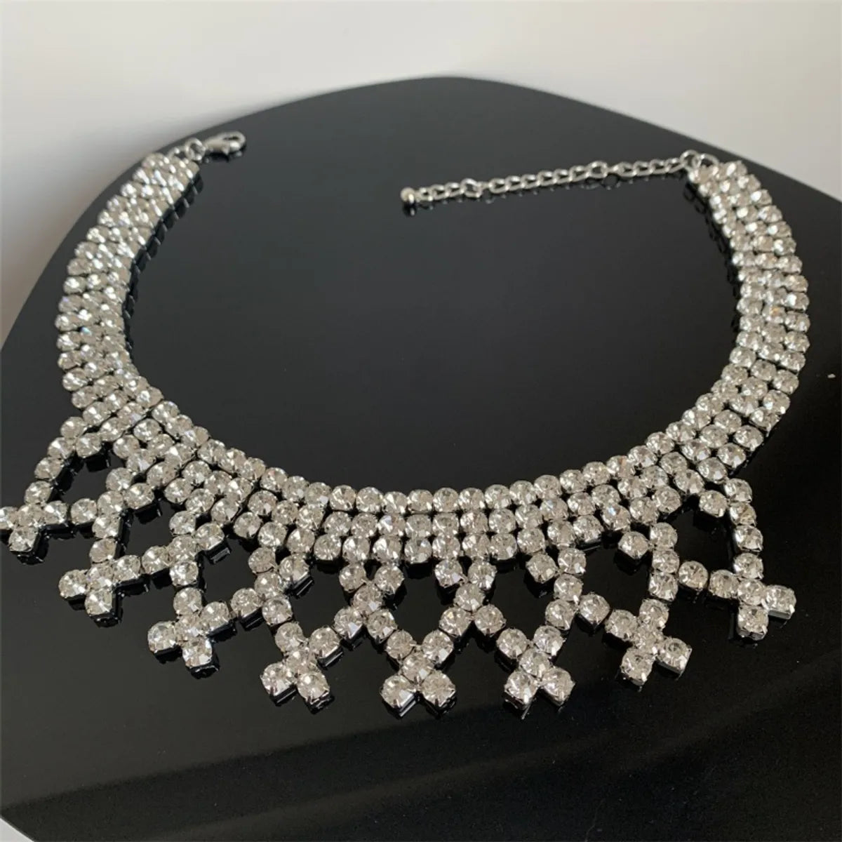 Luxurious Solid Color Silver Plated Rhinestones Alloy Wholesale Necklace