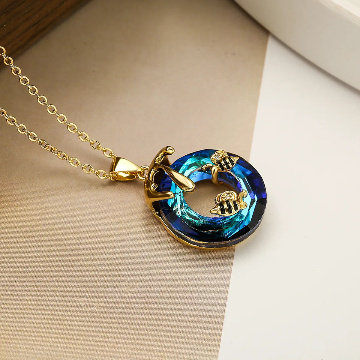 Modern Style Bee Copper Plating Inlay Zircon 18k Gold Plated Pendant Necklace