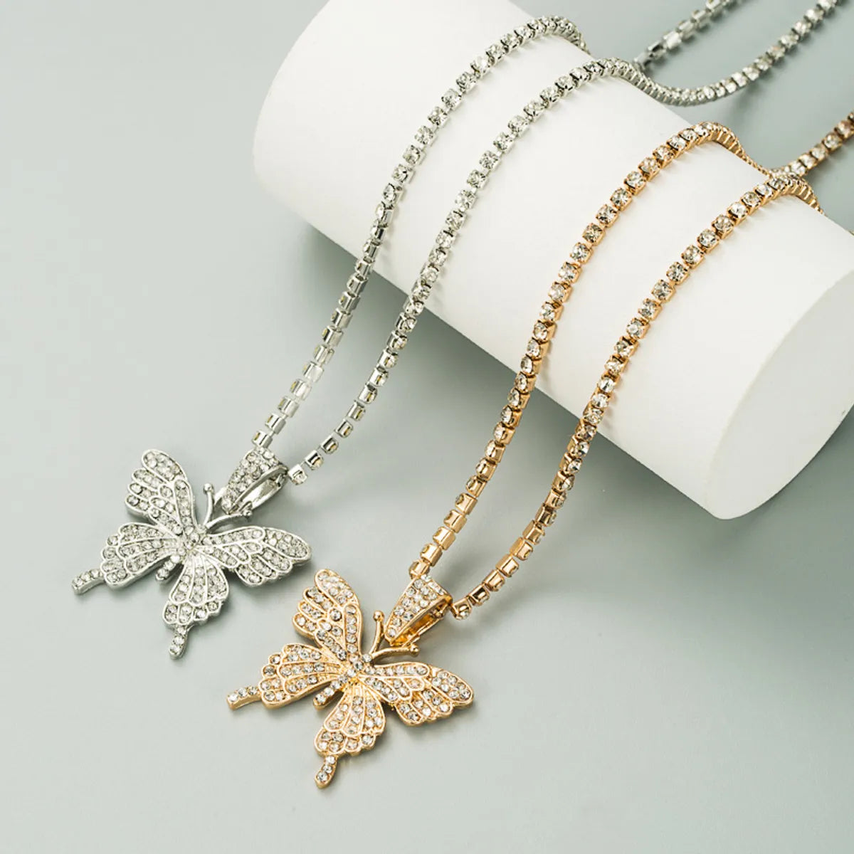 Modern Style Butterfly Alloy Iron Plating Inlay Rhinestones White Gold Plated Gold Plated Women's Pendant Necklace