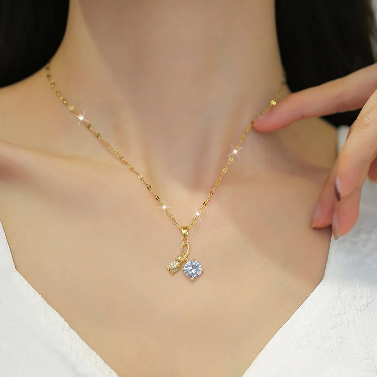 Modern Style Classic Style Rose Titanium Steel Copper Plating Inlay Artificial Gemstones Gold Plated Pendant Necklace