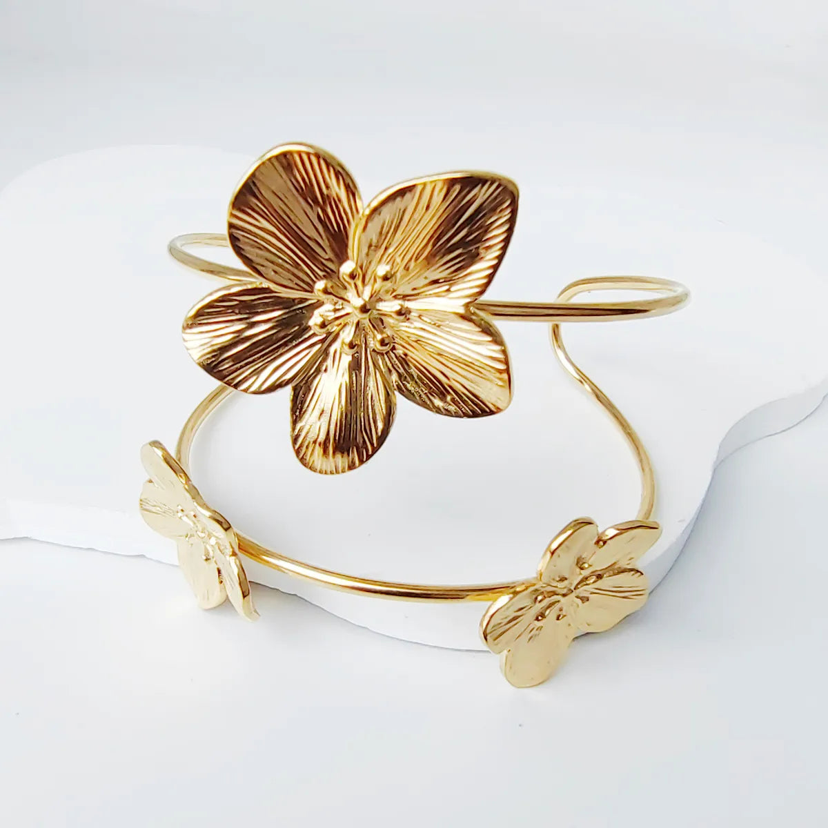 Modern Style Simple Style Flower Butterfly Ginkgo Leaf 304 Stainless Steel 18K Gold Plated Cuff Bracelets In Bulk