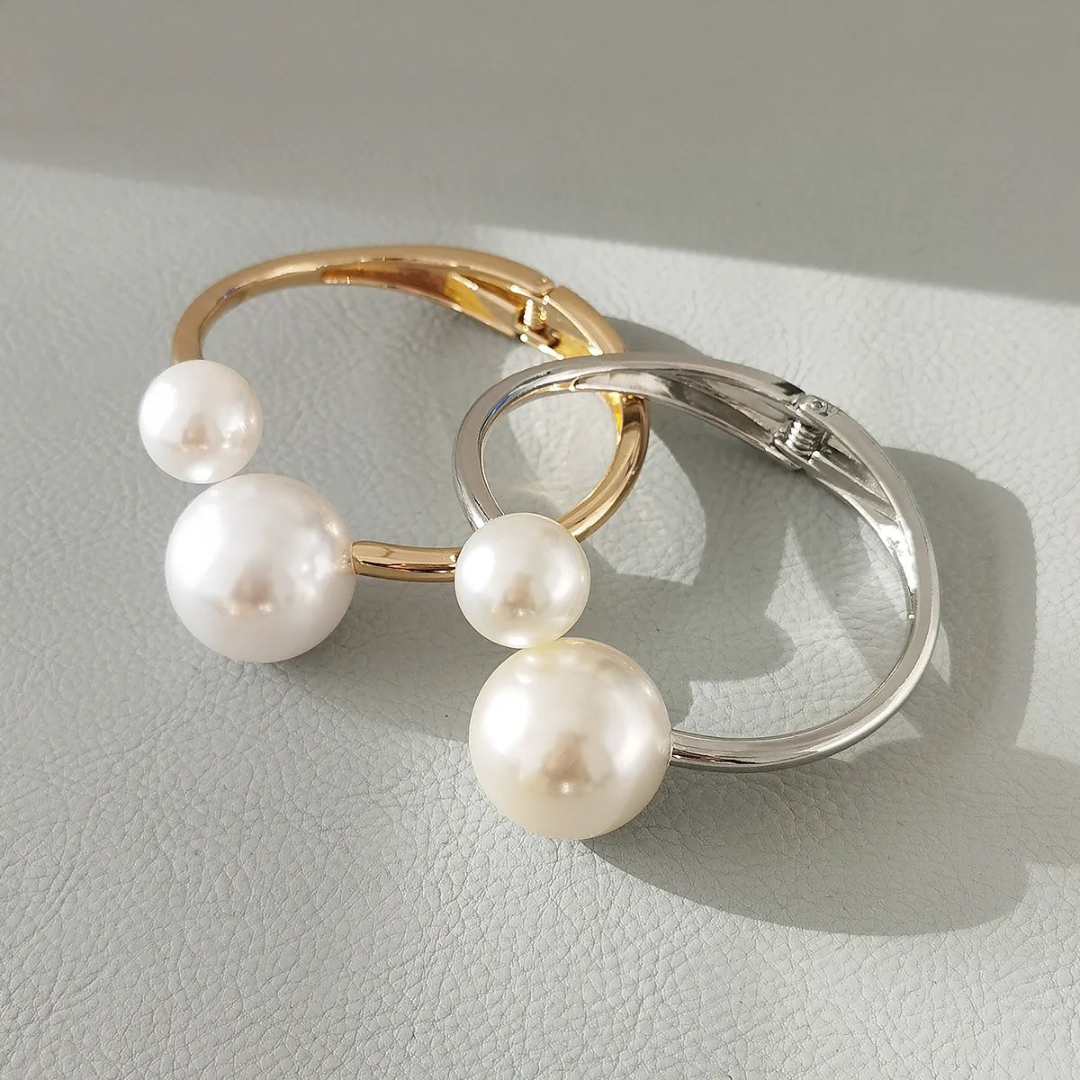 Modern Style Simple Style Round Alloy Inlay Artificial Pearls Women's Bangle