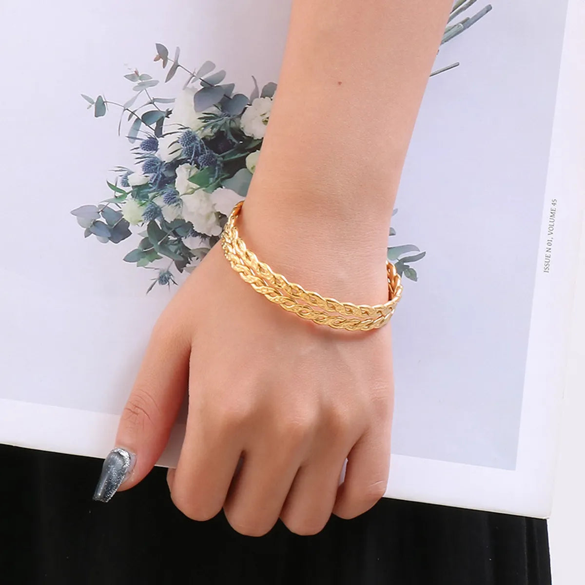 Modern Style Simple Style Solid Color Stainless Steel Titanium Steel Gold Plated Rhinestones Bangle In Bulk