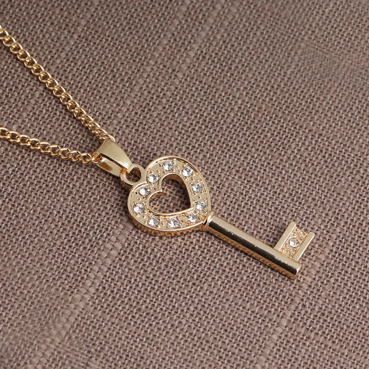 Necklace Chain Clavicle Chain Fashion Heart-shaped Key Korean Ladies Love Diamond Inlaid Pendant Necklace Wholesale Gooddiy