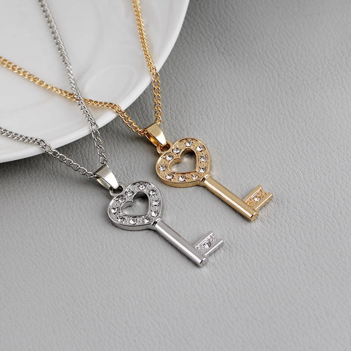 Necklace Chain Clavicle Chain Fashion Heart-shaped Key Korean Ladies Love Diamond Inlaid Pendant Necklace Wholesale Gooddiy