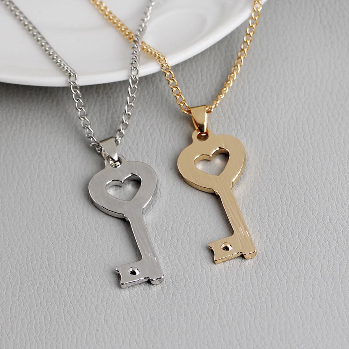 Necklace Chain Clavicle Chain Fashion Heart-shaped Key Korean Ladies Love Diamond Inlaid Pendant Necklace Wholesale Gooddiy