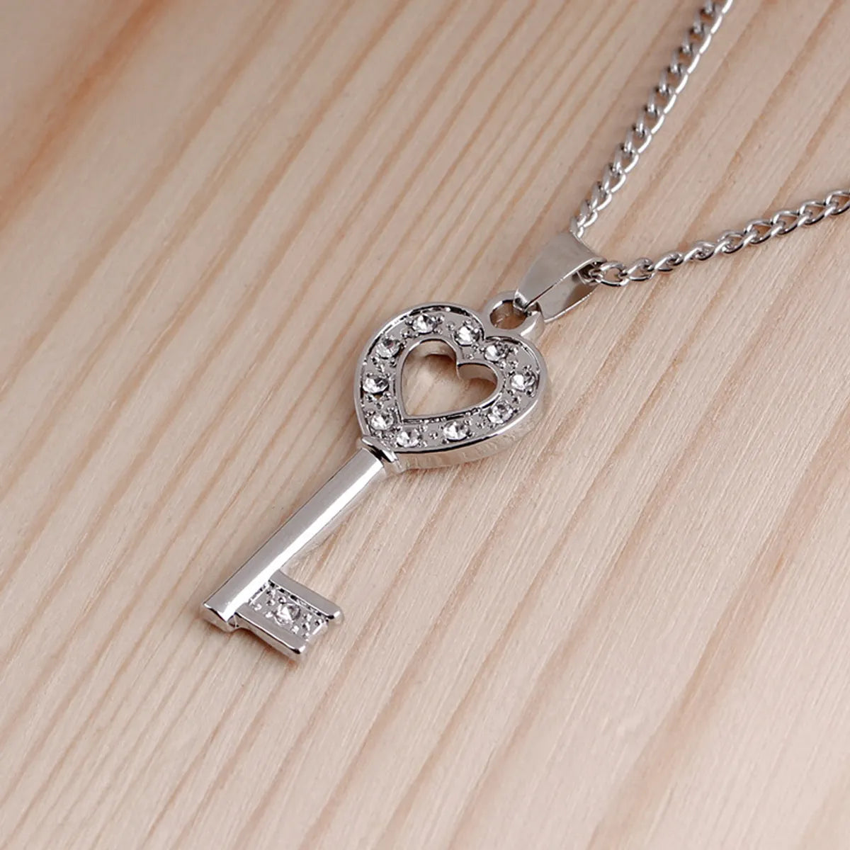 Necklace Chain Clavicle Chain Fashion Heart-shaped Key Korean Ladies Love Diamond Inlaid Pendant Necklace Wholesale Gooddiy