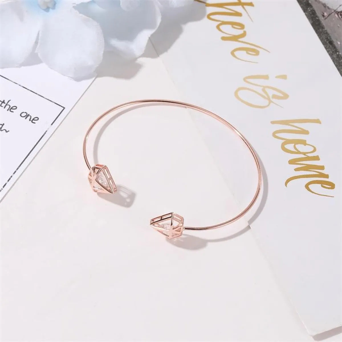 New Bracelet Simple Hollow Triangle Bangle Beautiful Zircon Ms. Open Bangle