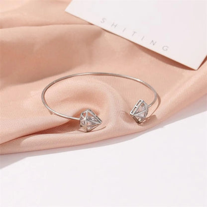 New Bracelet Simple Hollow Triangle Bangle Beautiful Zircon Ms. Open Bangle