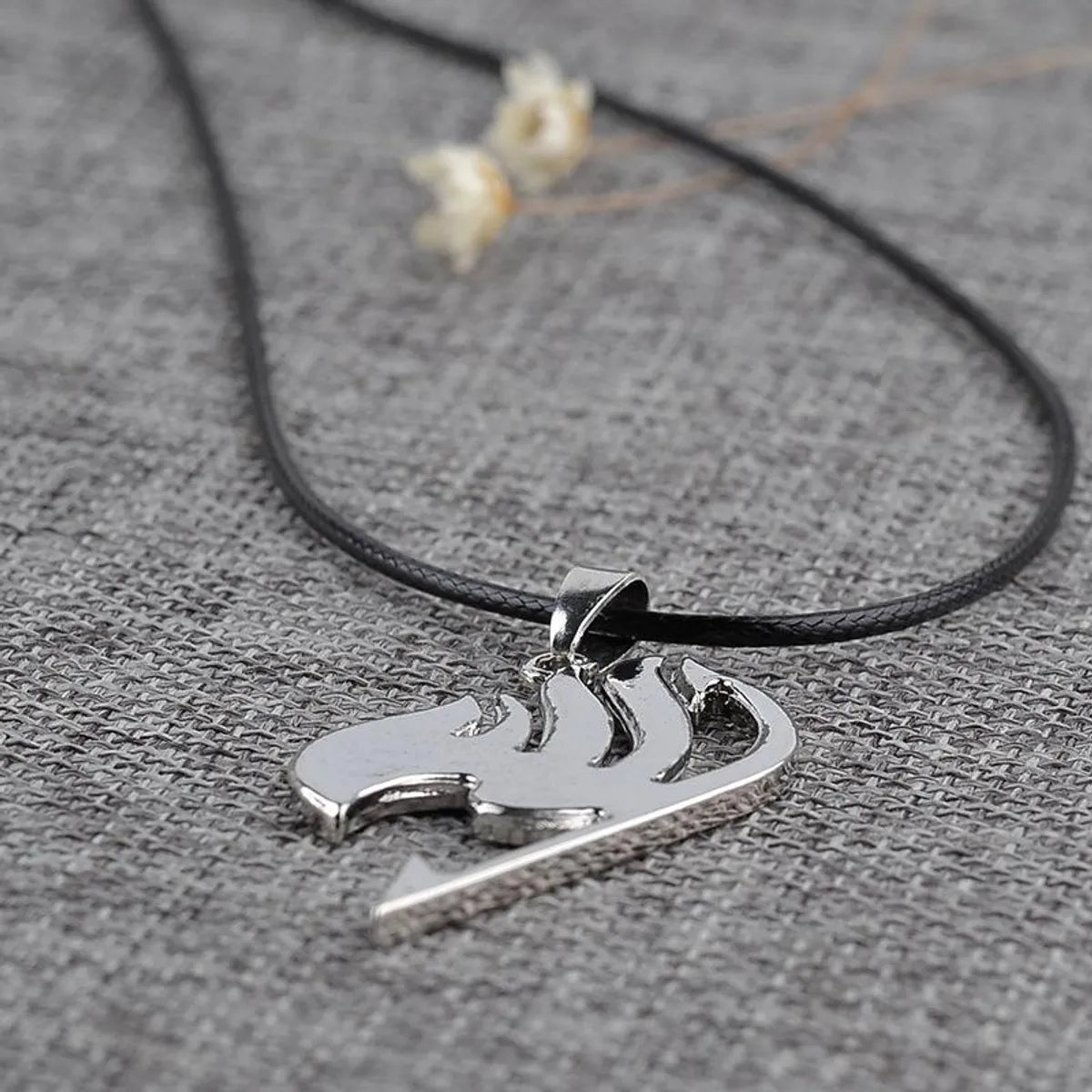 New Fashion Flame Bird Necklace Anime Peripheral Sign Pendant Necklace Wholesale