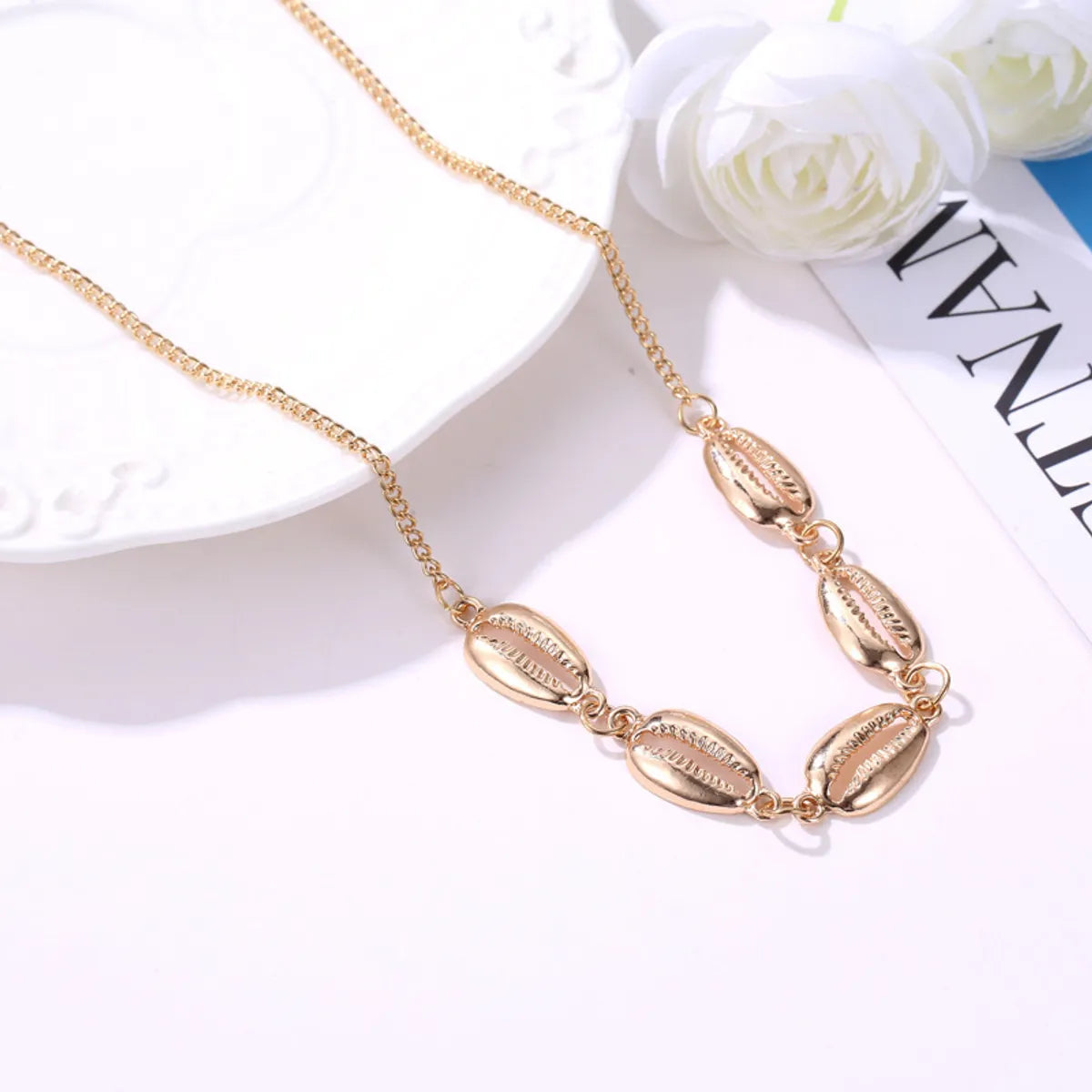 New Fashion Items Retro Shell Women's Alloy Necklace Sexy Metal Clavicle Chain