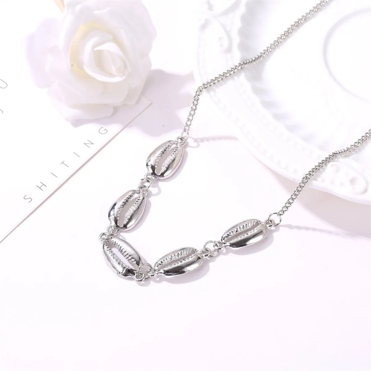 New Fashion Items Retro Shell Women's Alloy Necklace Sexy Metal Clavicle Chain