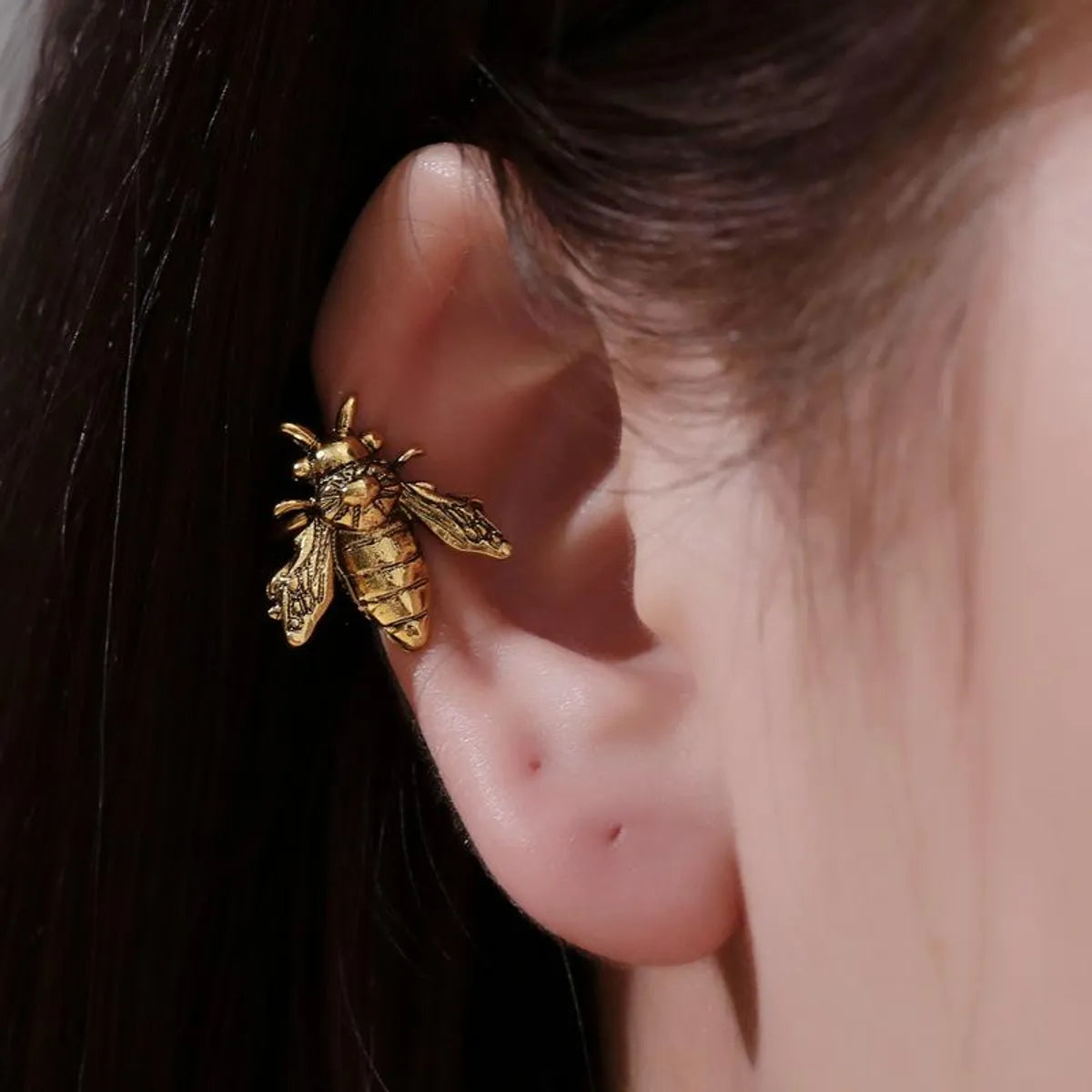 New Fashion Retro Distressed Metal Bee Earrings U-Shaped Single Insect Ear Bone Clip