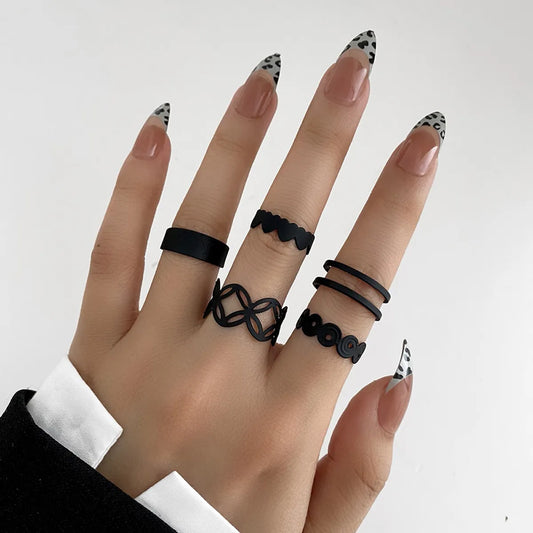 New Heart-shaped Female Hollow Black Geometric Alloy Ring 5-piece Set