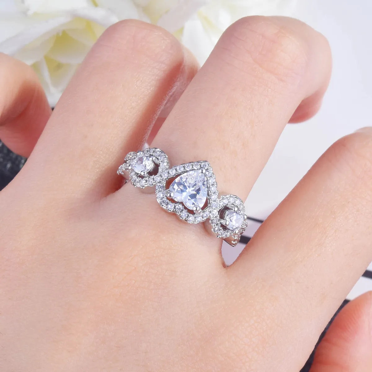 New Niche Design Heart-shaped Ring Inlaid With Diamonds Light Luxury Open Ring Female